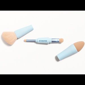Multi-tasker 4-IN-1 Makeup Brush